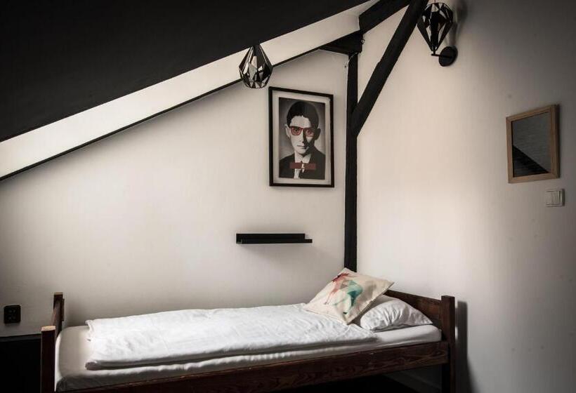 Quarto Estandar Banheiro Compartilhado, Brix Hostel