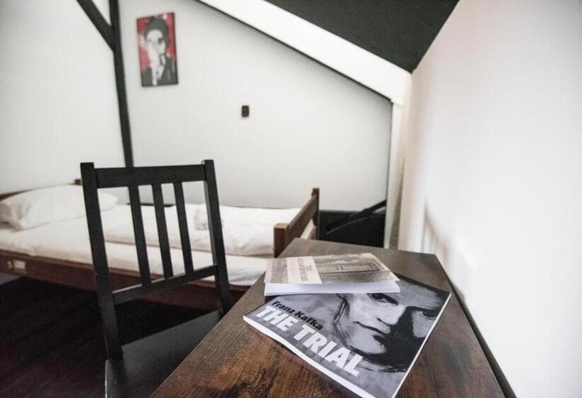 Quarto Estandar Banheiro Compartilhado, Brix Hostel