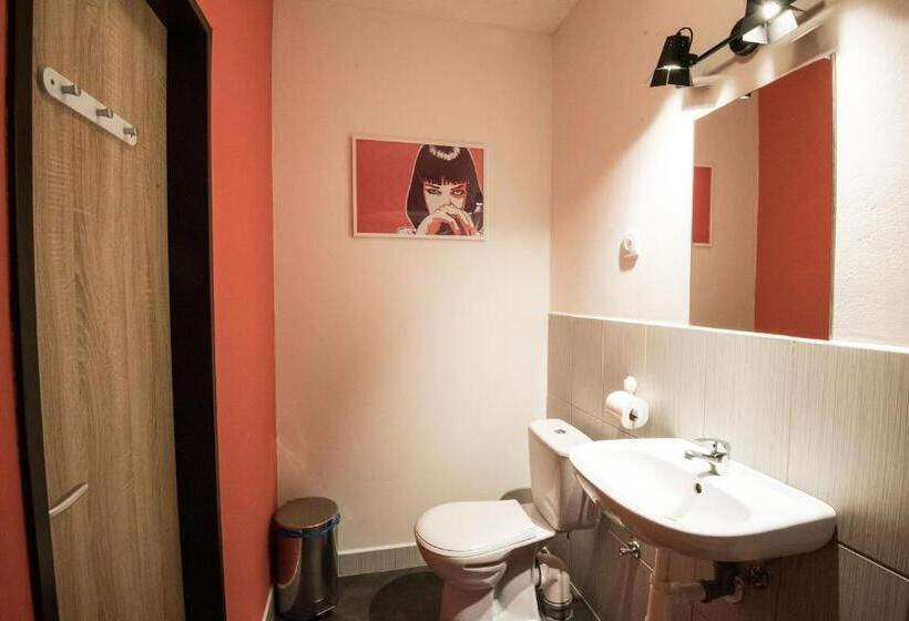 Quarto Quádruplo Estandar, Brix Hostel