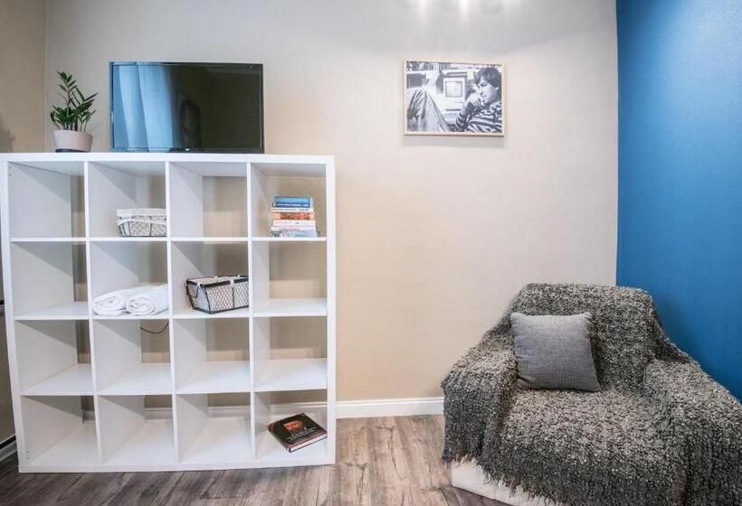 Quarto Estandar Banheiro Compartilhado, Brix Hostel