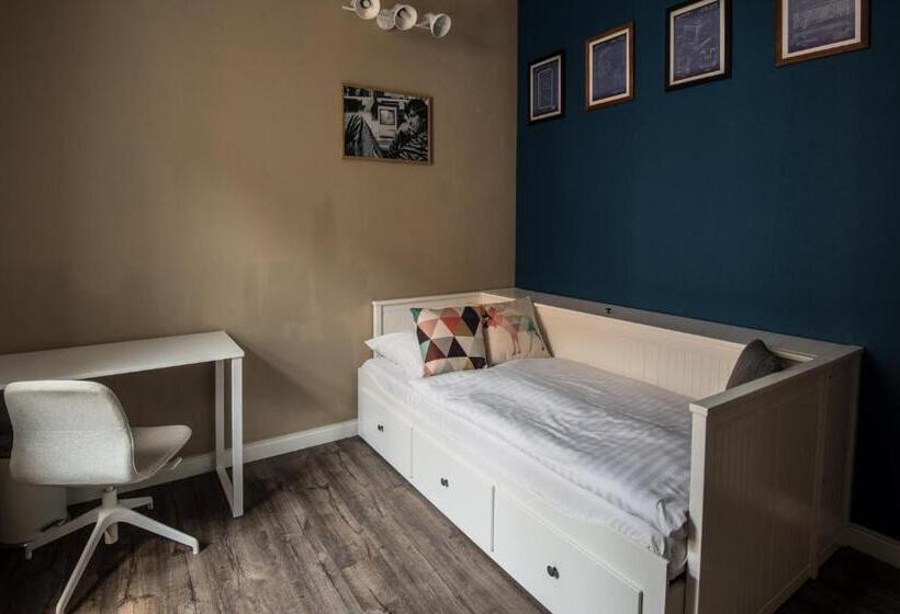 Quarto Estandar Banheiro Compartilhado, Brix Hostel