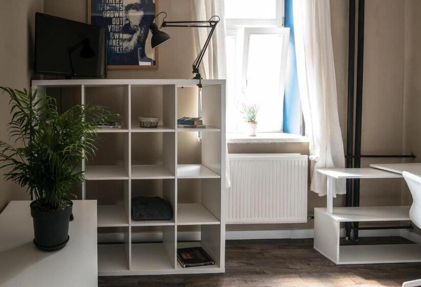 Quarto Estandar Banheiro Compartilhado, Brix Hostel