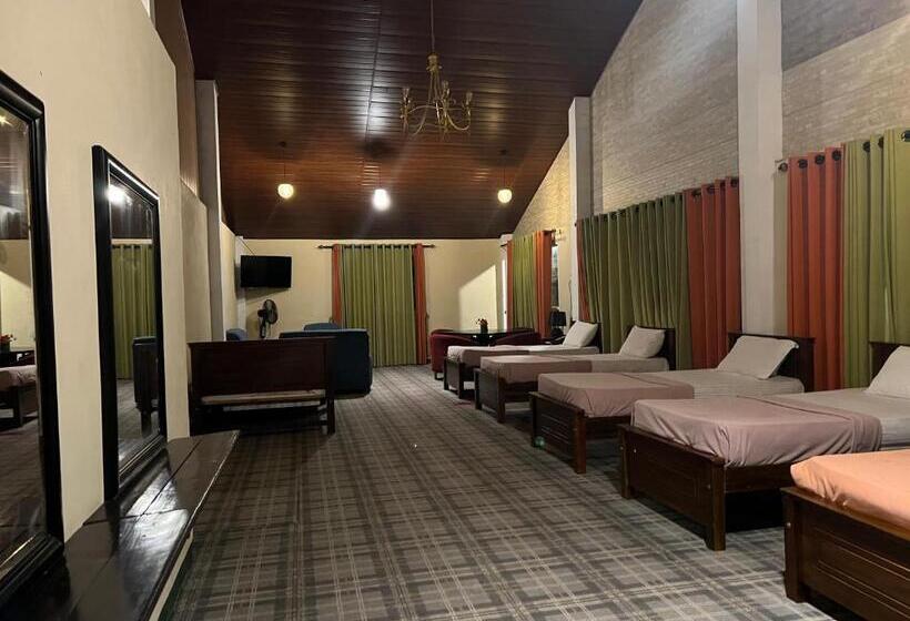 Кровать в Общей Комнате, Hill Cool Hotel & Restaurant