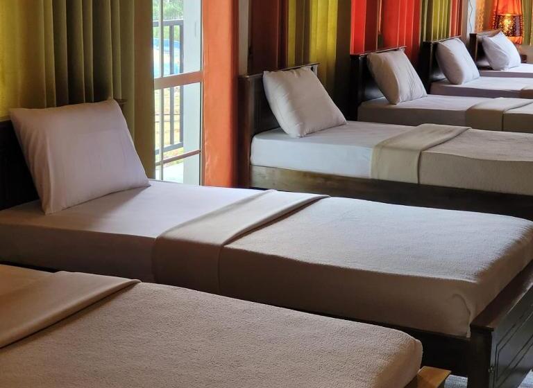 공동 객실, Hill Cool Hotel & Restaurant