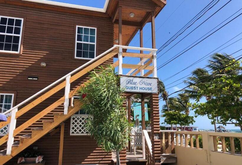 غرفة قياسية مطلّة علي البحر مزوَّدة بشُرفة, Blue Wave Guest House