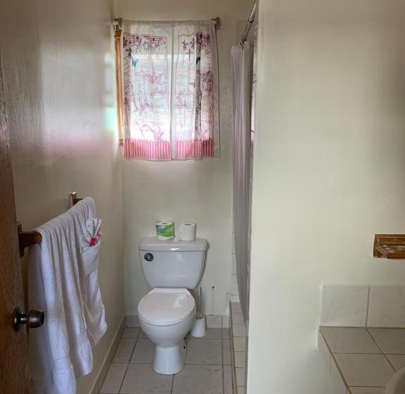 غرفة قياسية مطلّة علي البحر مزوَّدة بشُرفة, Blue Wave Guest House