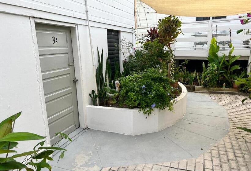 غرفة قياسية رباعية حمام مشترك, Blue Wave Guest House