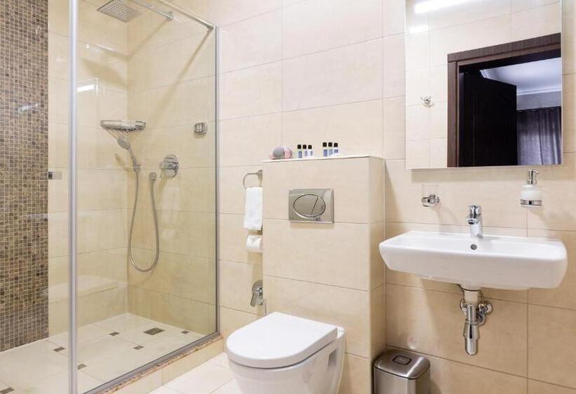 سوییت جونیور با بالکن, Carparosa