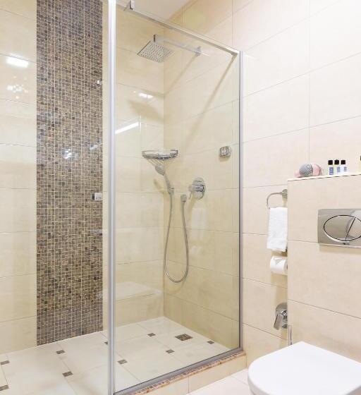 سوییت جونیور با بالکن, Carparosa