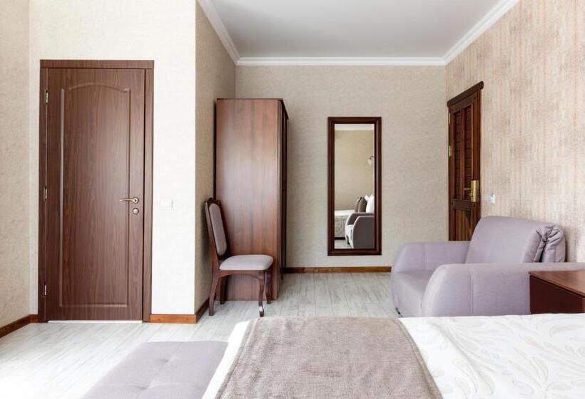 سوییت جونیور با بالکن, Carparosa