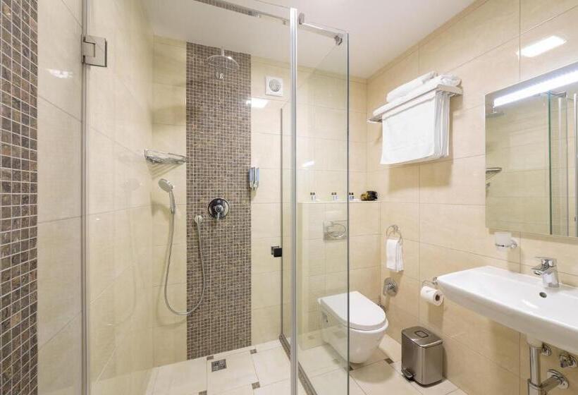 اتاق استاندارد سه تخته با بالکن, Carparosa