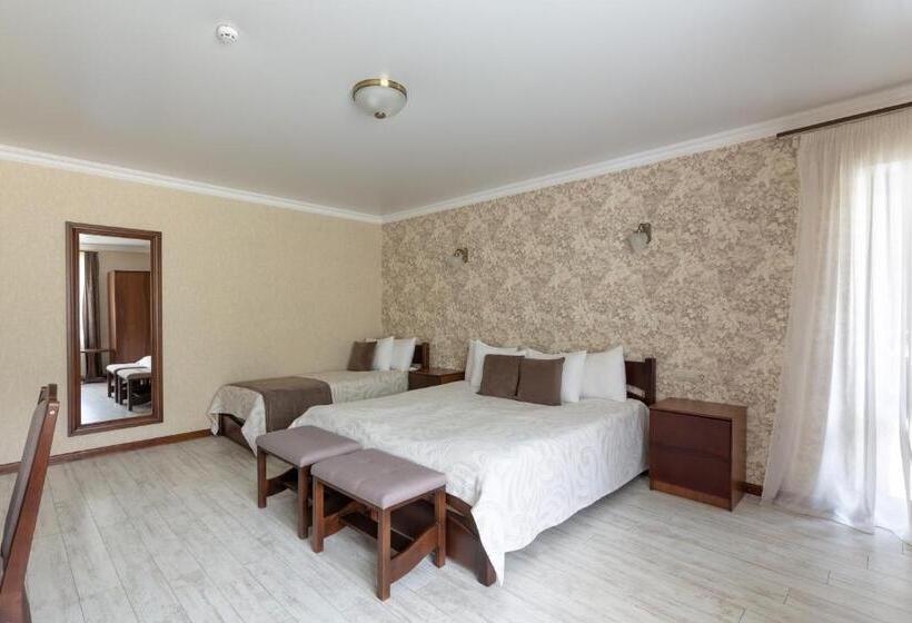 اتاق استاندارد سه تخته با بالکن, Carparosa