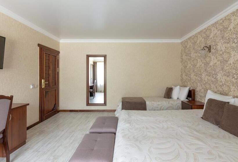 اتاق استاندارد سه تخته با بالکن, Carparosa