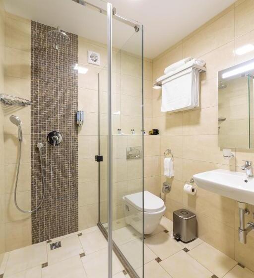 اتاق استاندارد سه تخته با بالکن, Carparosa