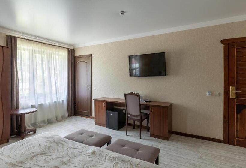 اتاق استاندارد سه تخته با بالکن, Carparosa