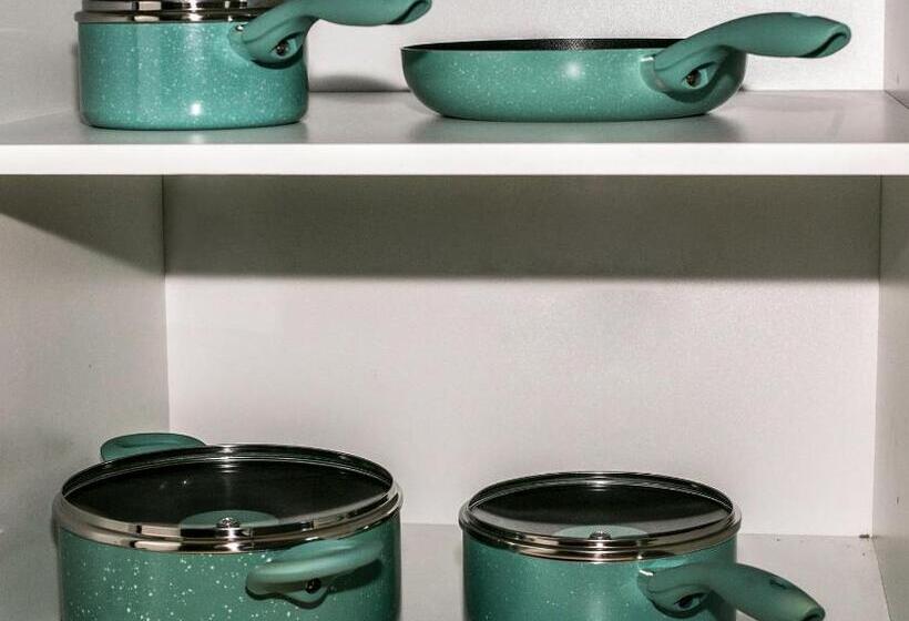 اتاق استاندارد با تخت بزرگ, Commodore Suites