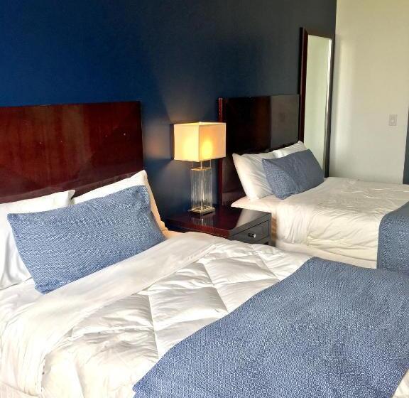 Deluxe Room Mountain View, Commodore Suites