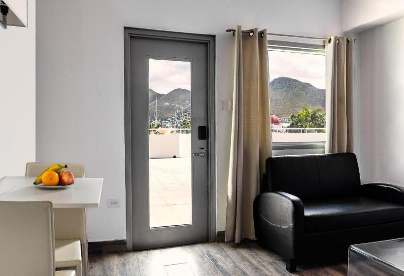 سوییت, Commodore Suites