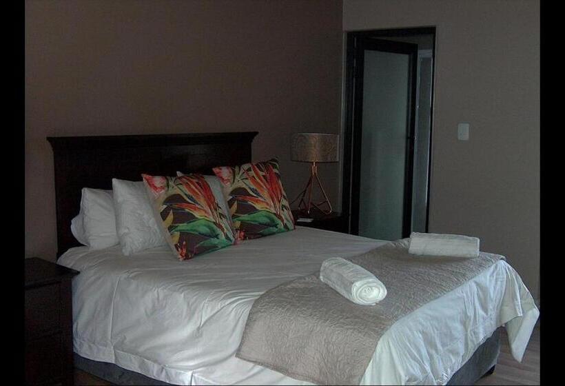 غرفة سوبيريور, The Courtyard Guest House