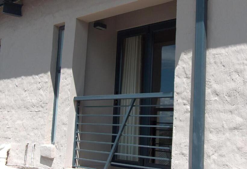 غرفة سوبيريور, The Courtyard Guest House