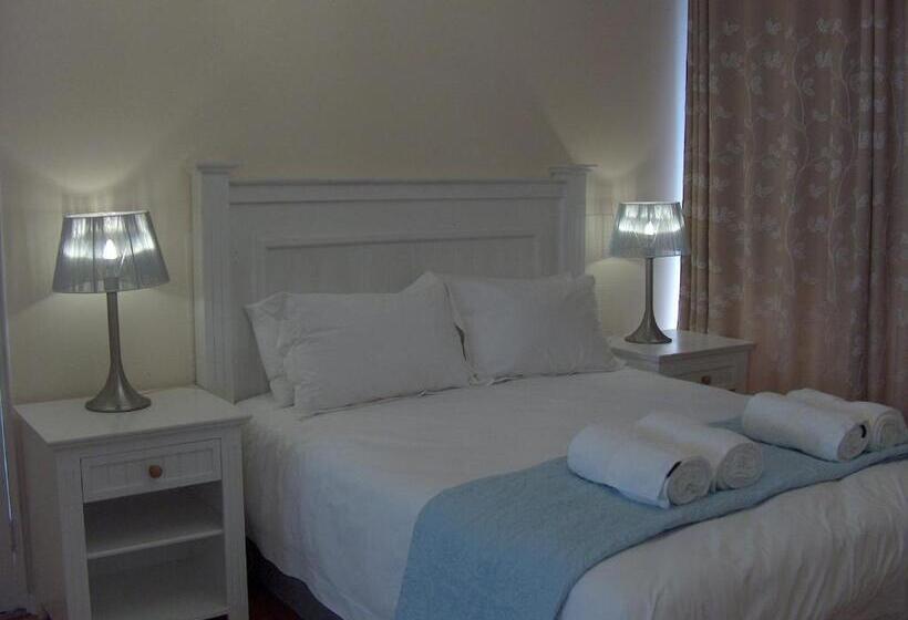 غرفة عائلية, The Courtyard Guest House