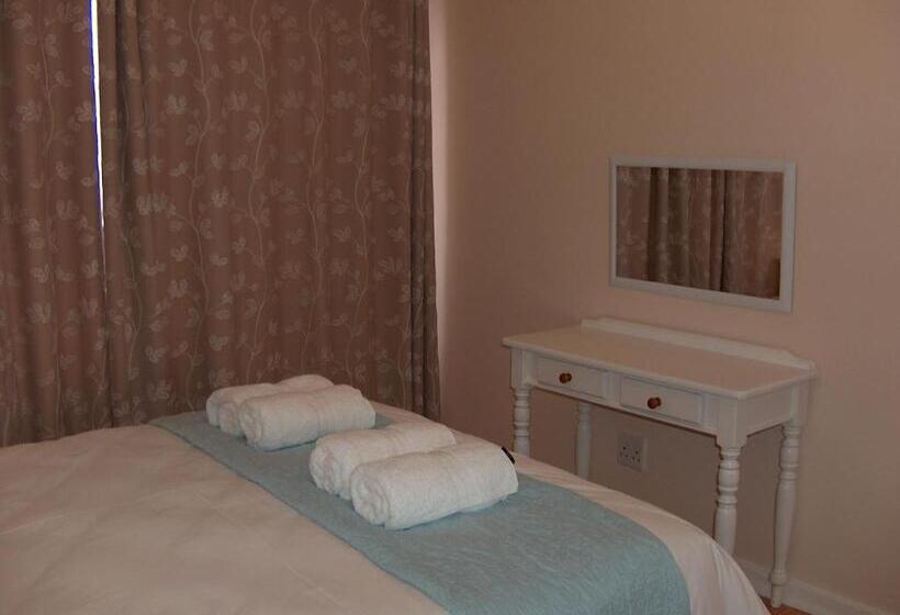 غرفة عائلية, The Courtyard Guest House