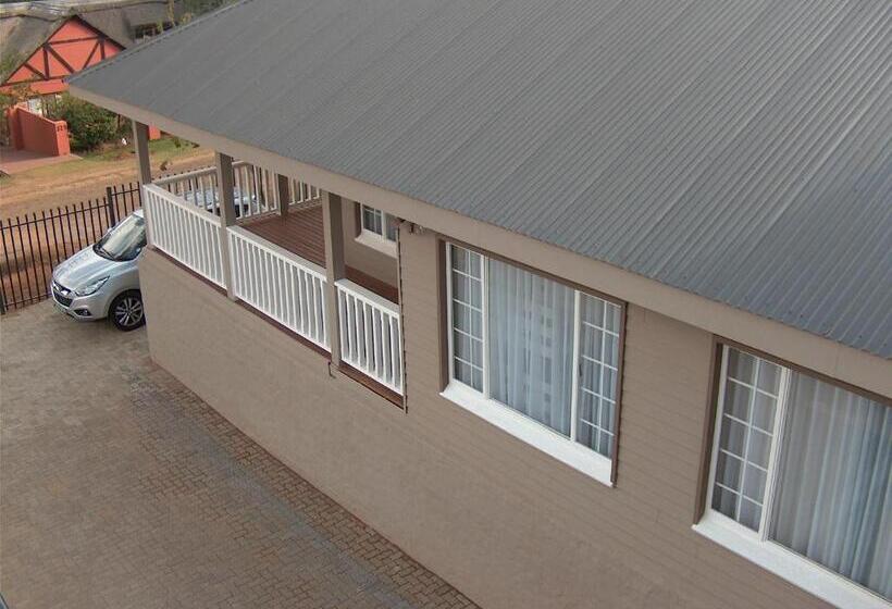 غرفة عائلية, The Courtyard Guest House