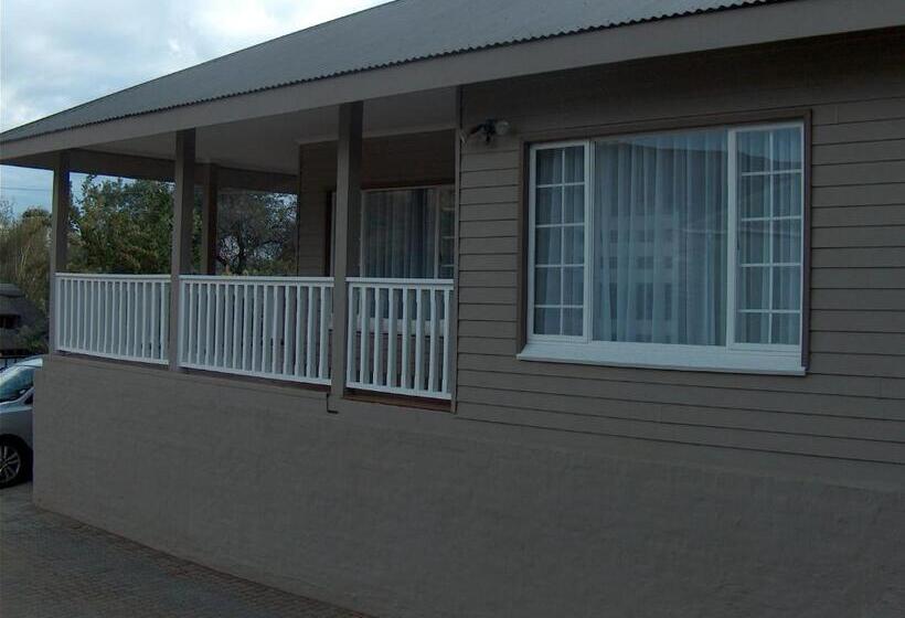 غرفة عائلية, The Courtyard Guest House