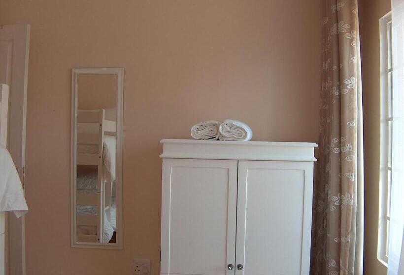 Семейный Номер, The Courtyard Guest House