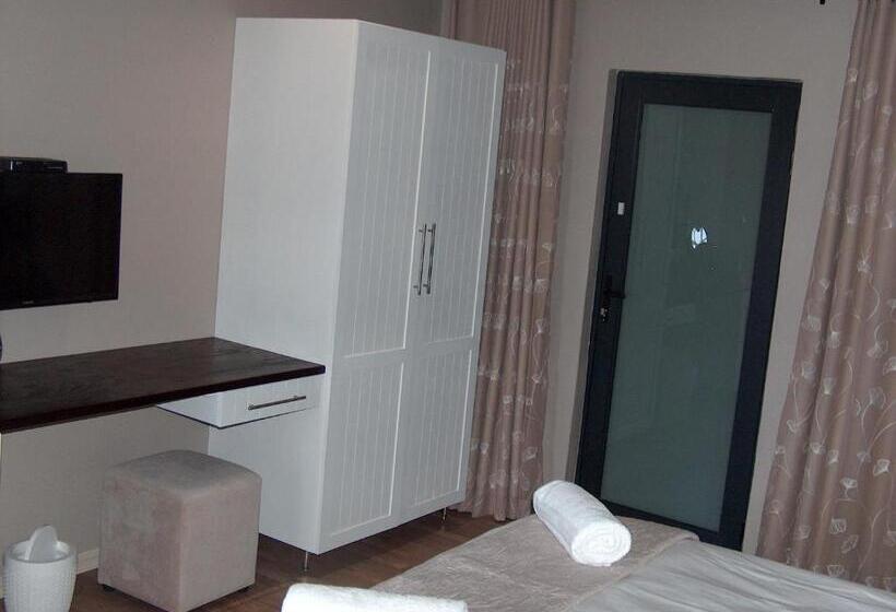 غرفة سوبيريور, The Courtyard Guest House