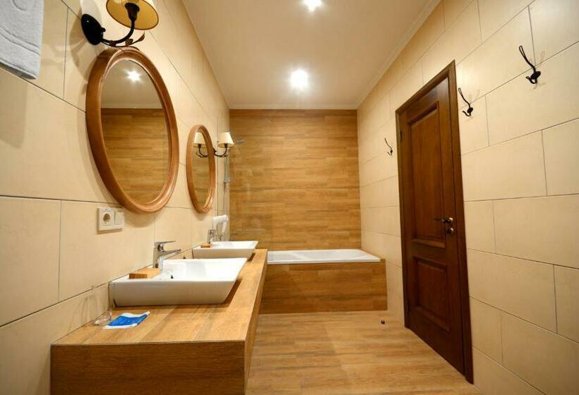 Люкс, Premier Hotel Pochaiv