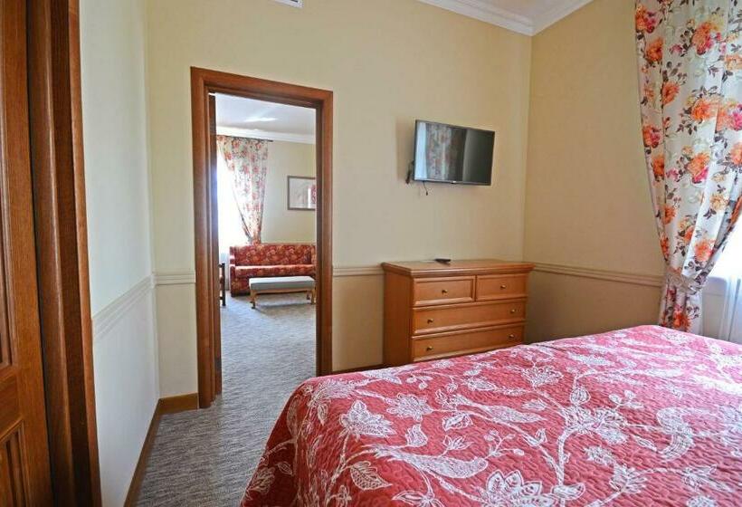 سوییت, Premier Hotel Pochaiv