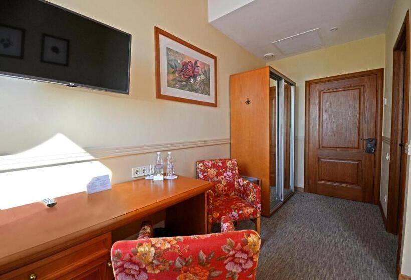 اتاق سوپریور, Premier Hotel Pochaiv