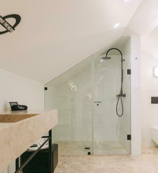 سوئیت پنت هاوس, 1908 Lisboa