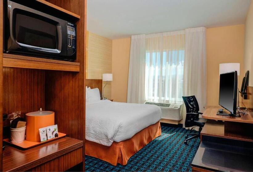 キングサイズベッドのスタンダードルーム, Fairfield Inn & Suites By Marriott Hollister