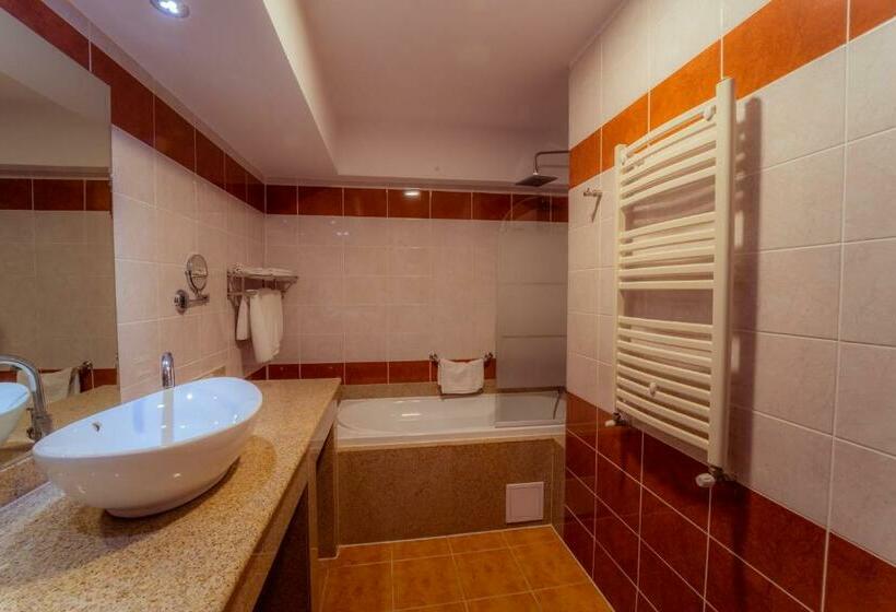 סוויטת ג'וניור, Perla