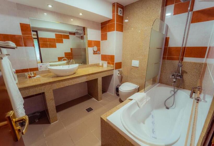 דירת חדר, Perla