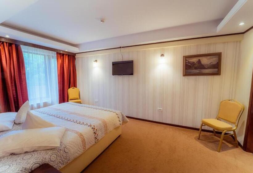 דירת חדר, Perla