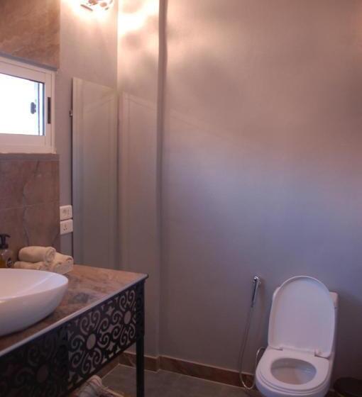 اتاق استاندارد سه نفره, The Little B&b On The Hill