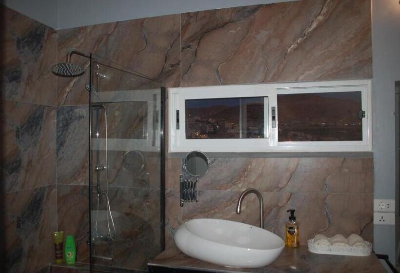 اتاق استاندارد سه نفره, The Little B&b On The Hill