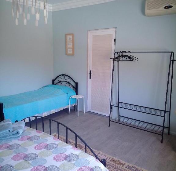 اتاق استاندارد سه نفره, The Little B&b On The Hill