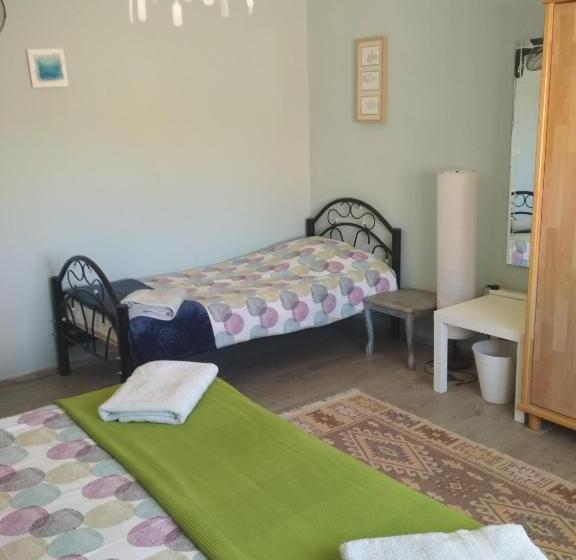 اتاق استاندارد سه نفره, The Little B&b On The Hill