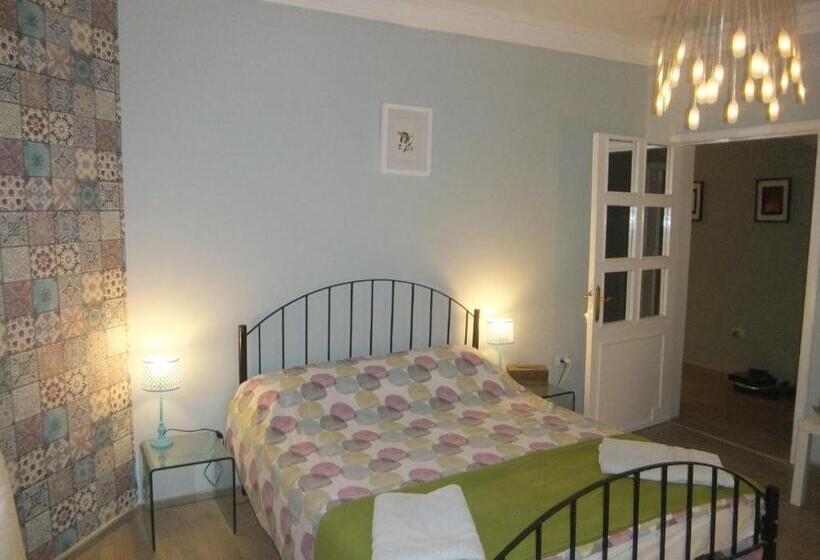 اتاق استاندارد سه نفره, The Little B&b On The Hill