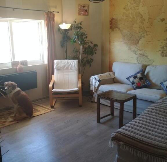 اتاق استاندارد سه نفره, The Little B&b On The Hill