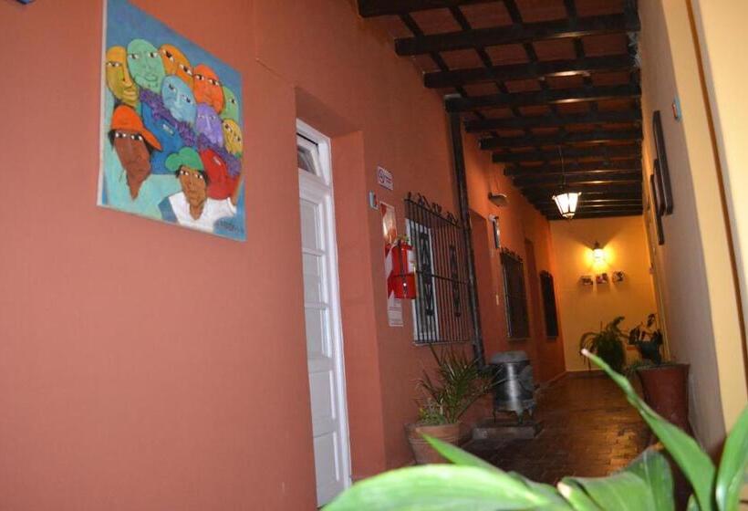 اتاق خانوادگی, Hospedaje Los Cardones