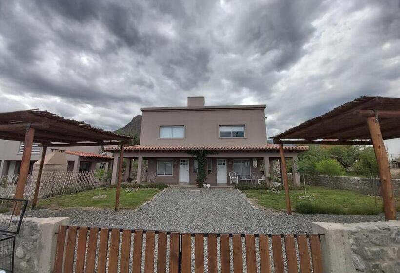 Chalet, Hospedaje Los Cardones