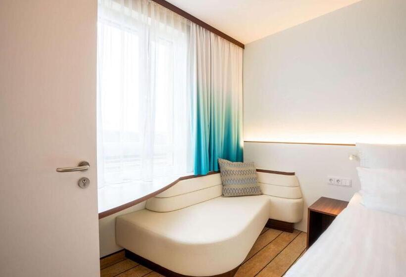 اتاق خانوادگی, Hey Lou Hotel Frankfurt Airport