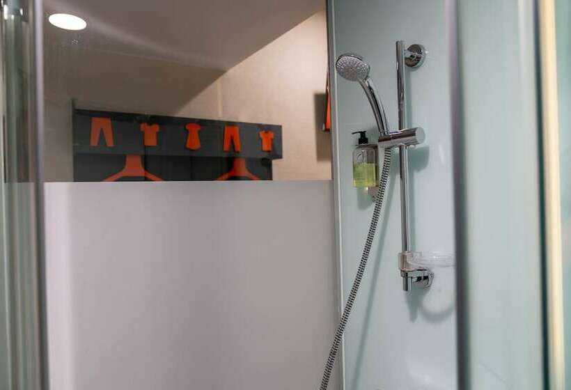 スタンダードルーム, Easyhotel Birmingham