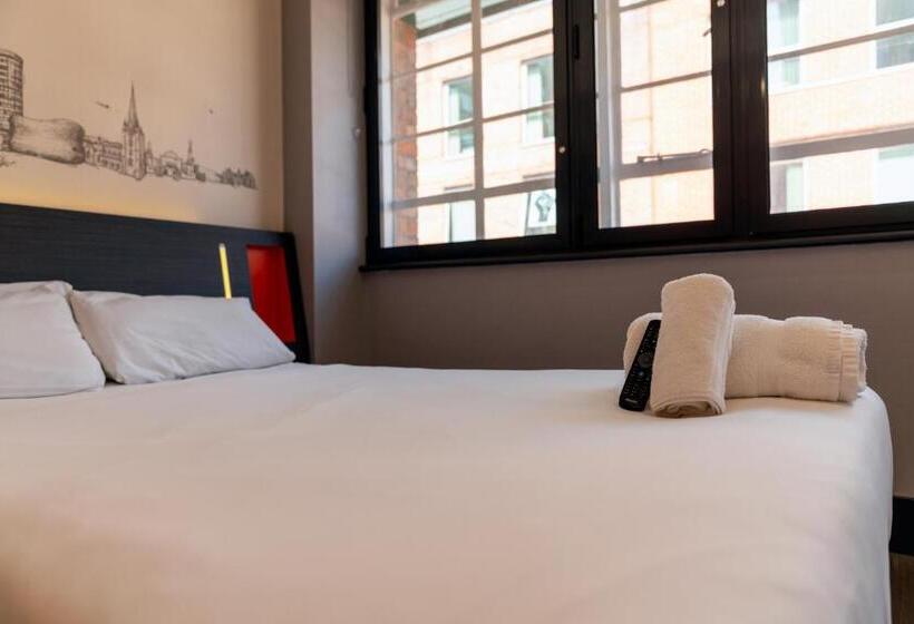 身障者適用スタンダードルーム, Easyhotel Birmingham