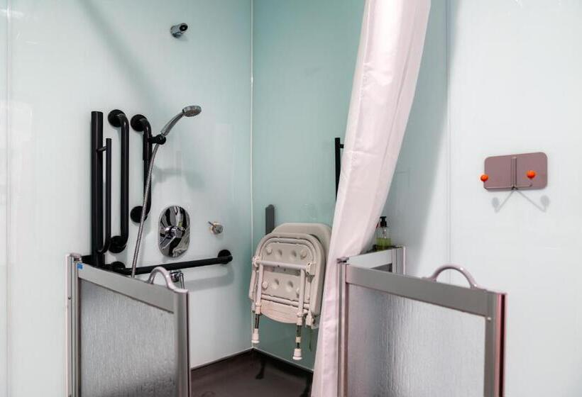 身障者適用スタンダードルーム, Easyhotel Birmingham